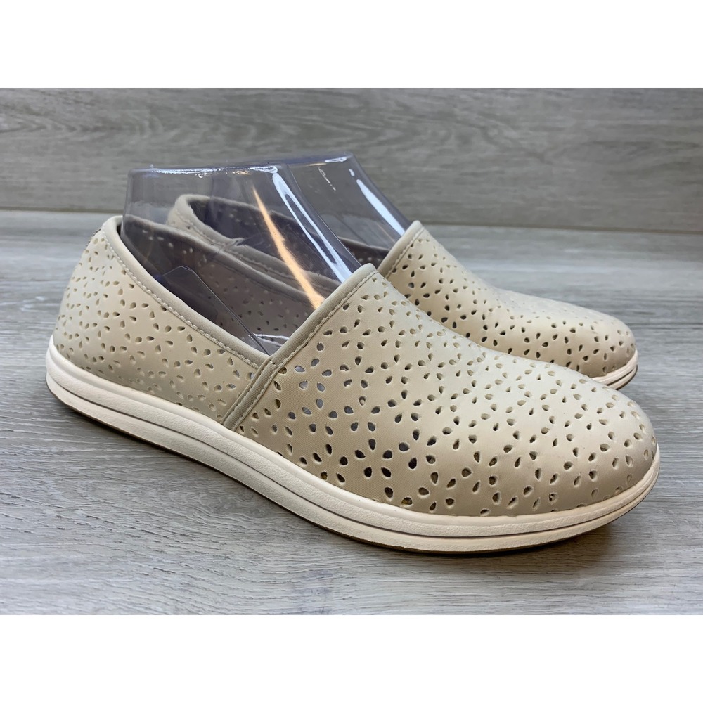 Clarks Cloudsteppers Women's 9 M Beige Perforated Slip On Flats Comfort Shoes